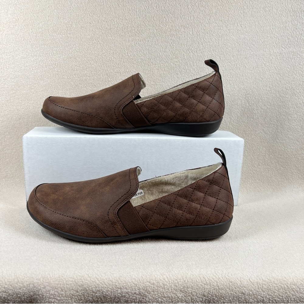 J Sport Lisa Slip On Shoes Quilted Women’s Size 9 Lined Gore TPR Sole Loafers